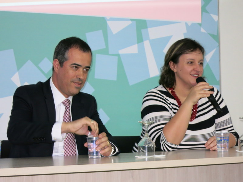 Luis Vargas (Travelport) and Mariana Aldrigui (GTTP) sharing information on tourism careers 